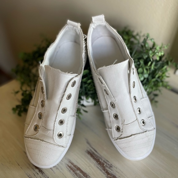 White canvas slip on sneakers - Picture 2 of 7